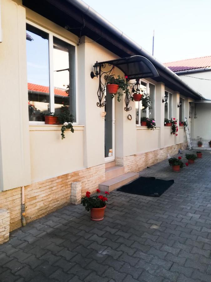 Pensiunea Bella Arad Esterno foto